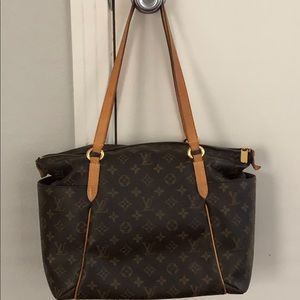 Louis Vuitton Monogram Totally MM Handbag